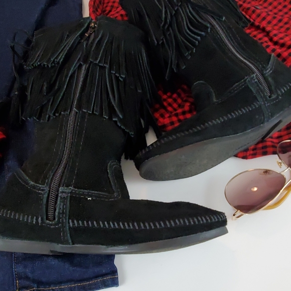 Minnetonka black suede 2 layer fringe boots size 5 - Picture 7 of 8